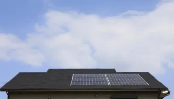 does removing solar panels damage roof