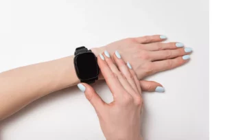 How do solar watches work